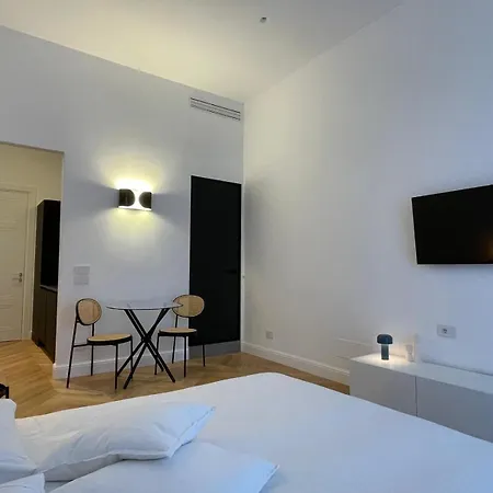 Chiaia N 24 * Naples